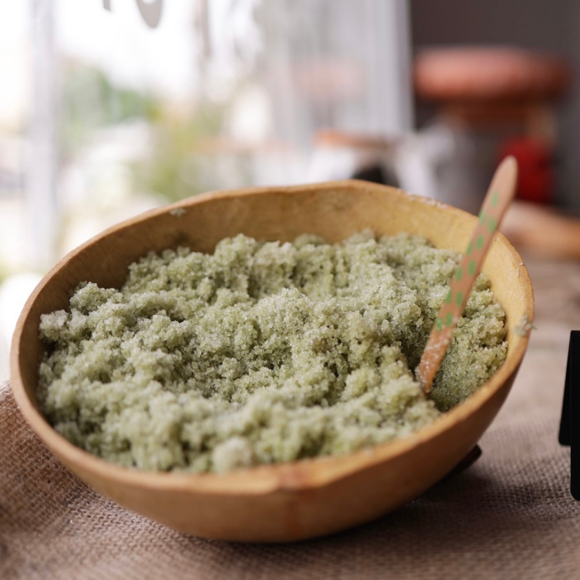 GOMMAGE CORPOREL AU THÉ VERT MATCHA